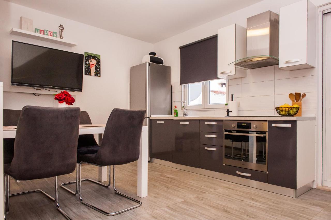 Miki - City Center Apartment With Large Balcony Split Exteriér fotografie
