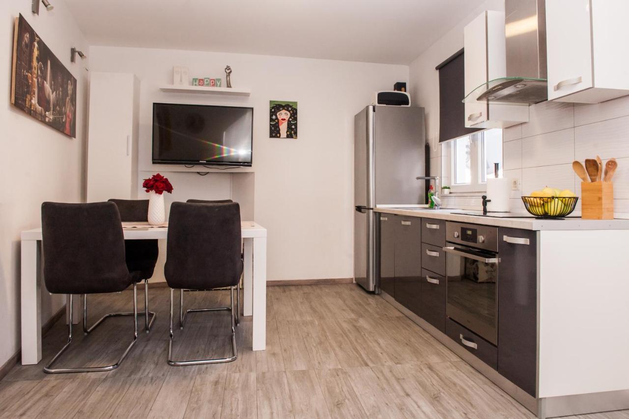 Miki - City Center Apartment With Large Balcony Split Exteriér fotografie